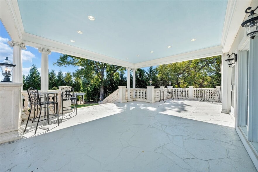 More Photos Of 812 E Main St, Bedford Lodge Meeting Hall For Sale