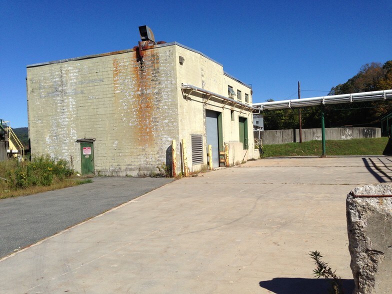 More Photos Of 157 Columbia St, Lee Warehouse For Sale