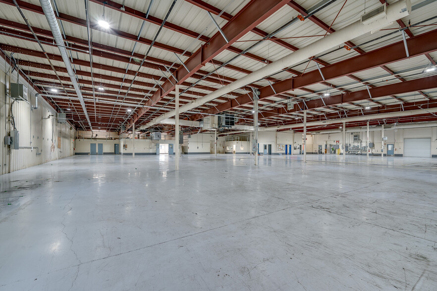 More Photos Of 47 Antares Dr, Ottawa Warehouse For Lease
