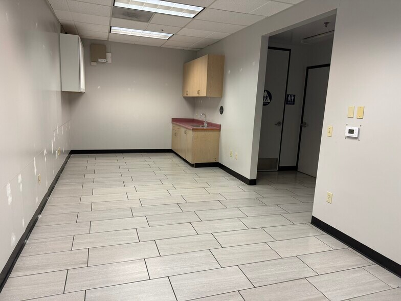 More Photos Of 9370 W Stockton Blvd, Elk Grove Office For Lease