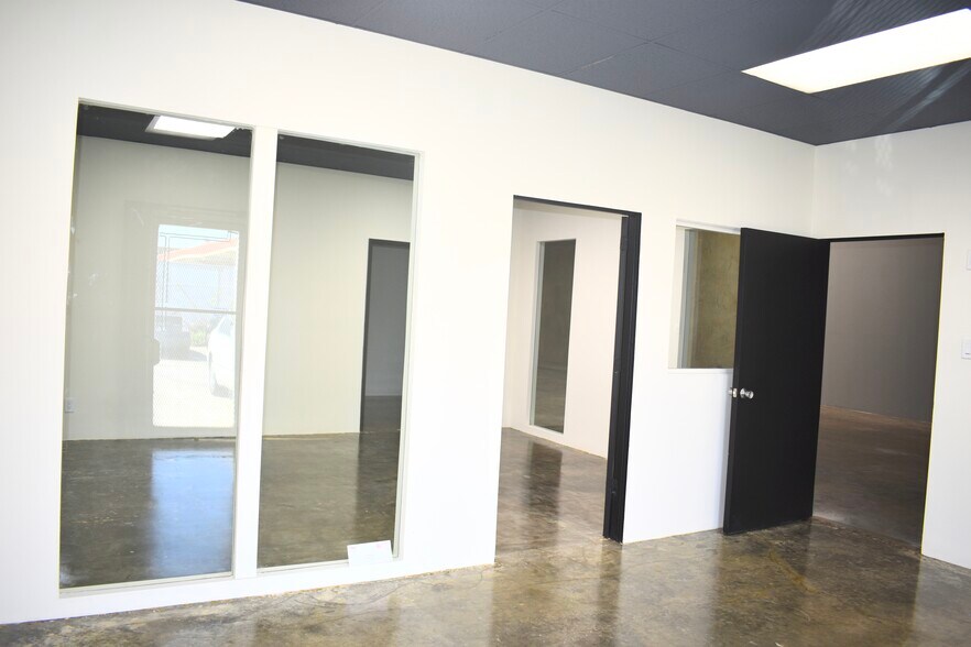 More Photos Of 1617 W Rosecrans Ave, Gardena Warehouse For Lease