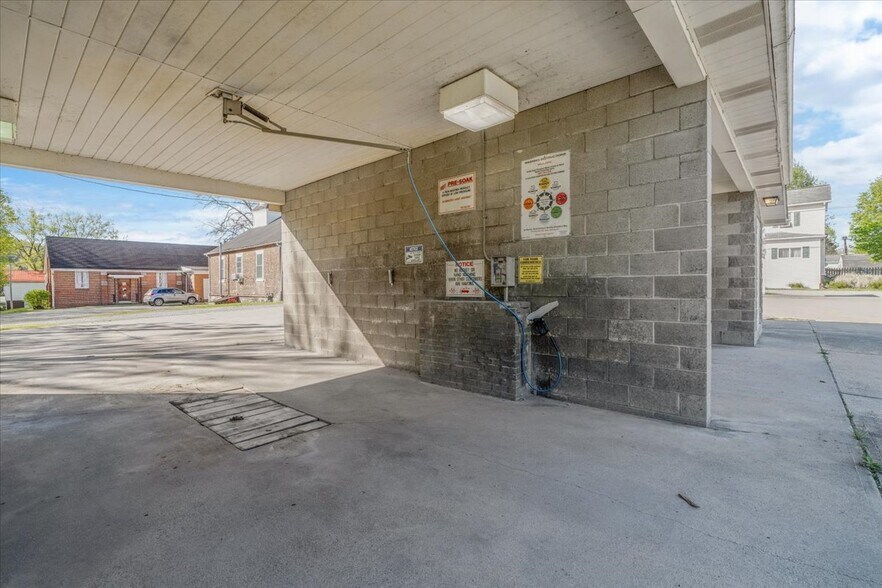 More Photos Of 212 Pine St, Jefferson Carwash For Sale