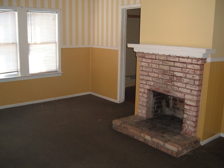 More Photos Of 102 W Shell Point Rd, Ruskin Storefront For Sale