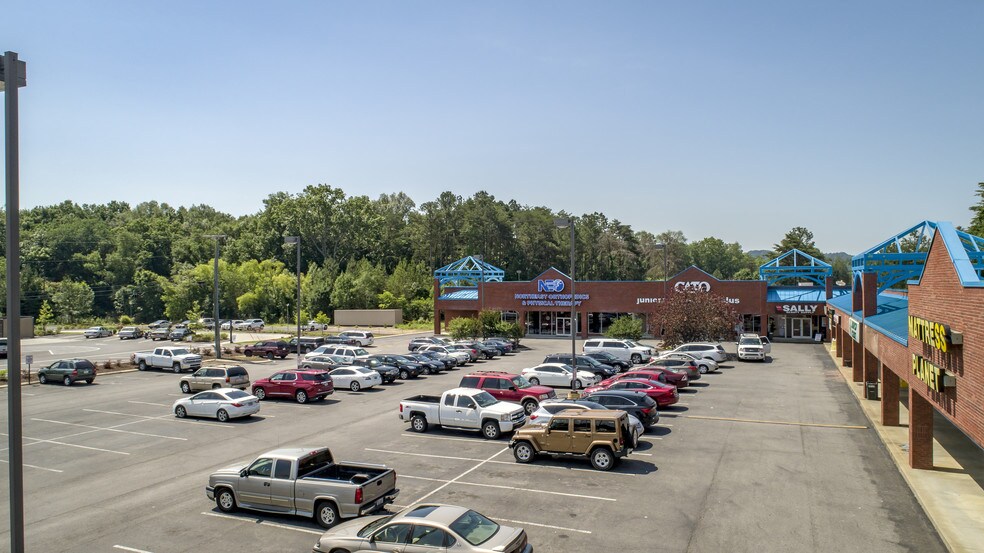 More Photos Of 1906 Glenn Blvd SW, Fort Payne Storefront Retail Office For Lease