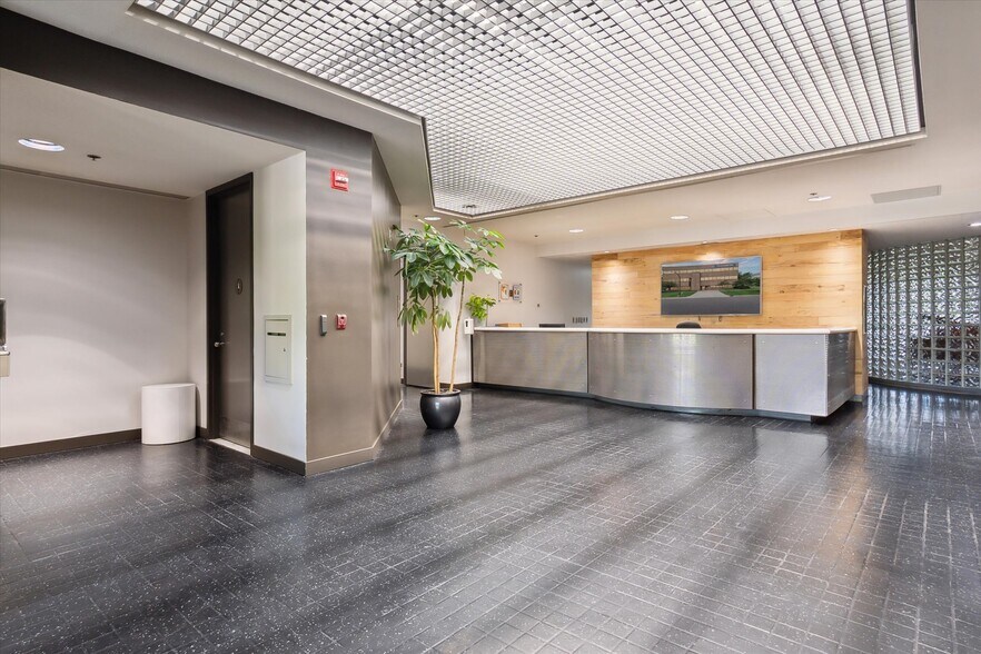 More Photos Of 950 Stephenson Hwy, Troy Loft Creative Space For Lease