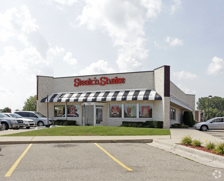 Primary Photo Of 13800 Lakeside Cir, Sterling Heights Fast Food For Lease
