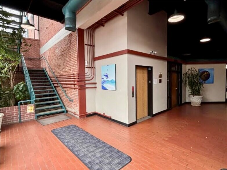 More Photos Of 711 N Court St, Visalia Office For Sale