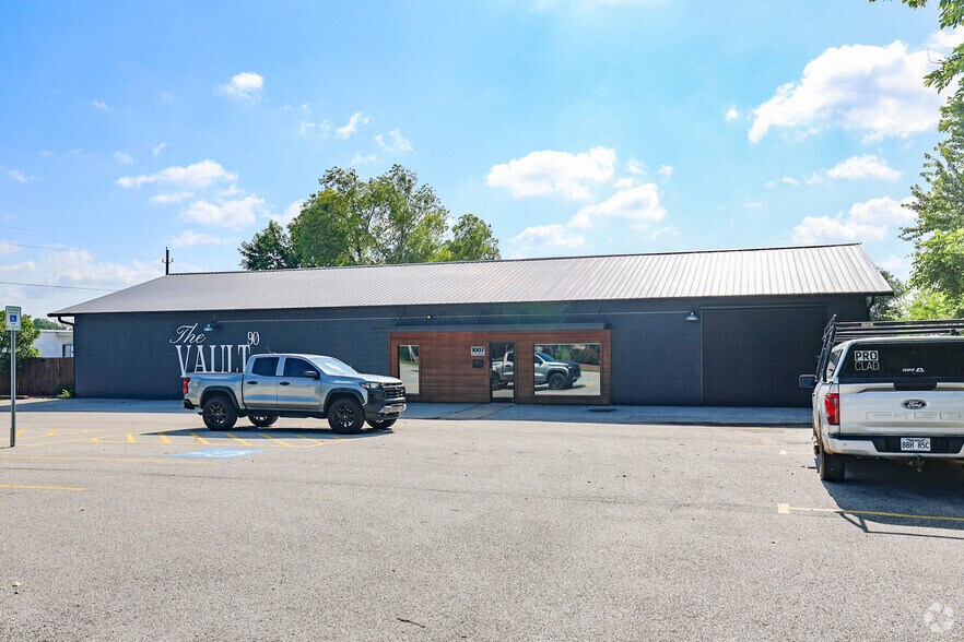 More Photos Of 1007 N 2nd St, Rogers Coworking Space