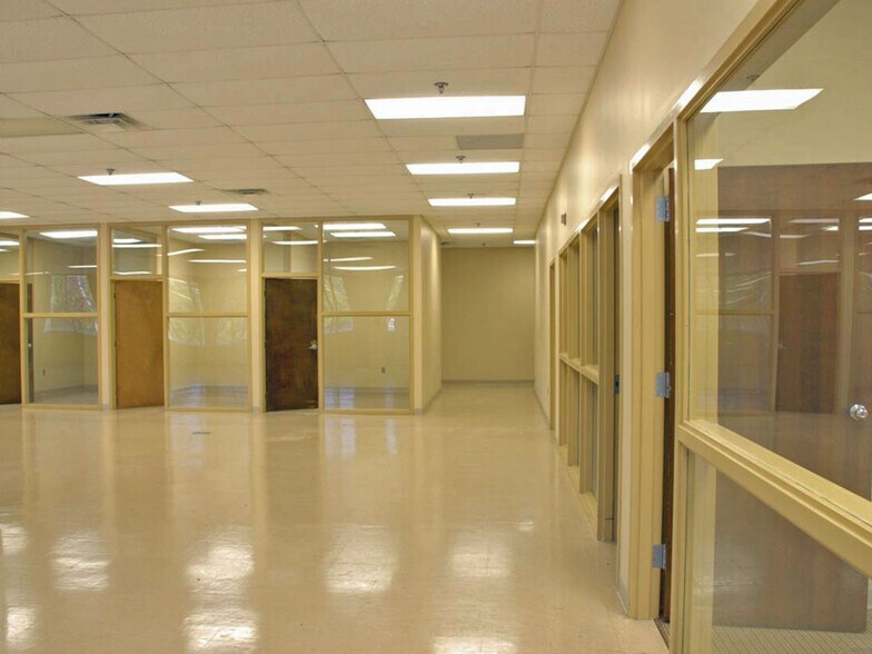 More Photos Of 1 Consumer Way, Columbus Warehouse For Lease