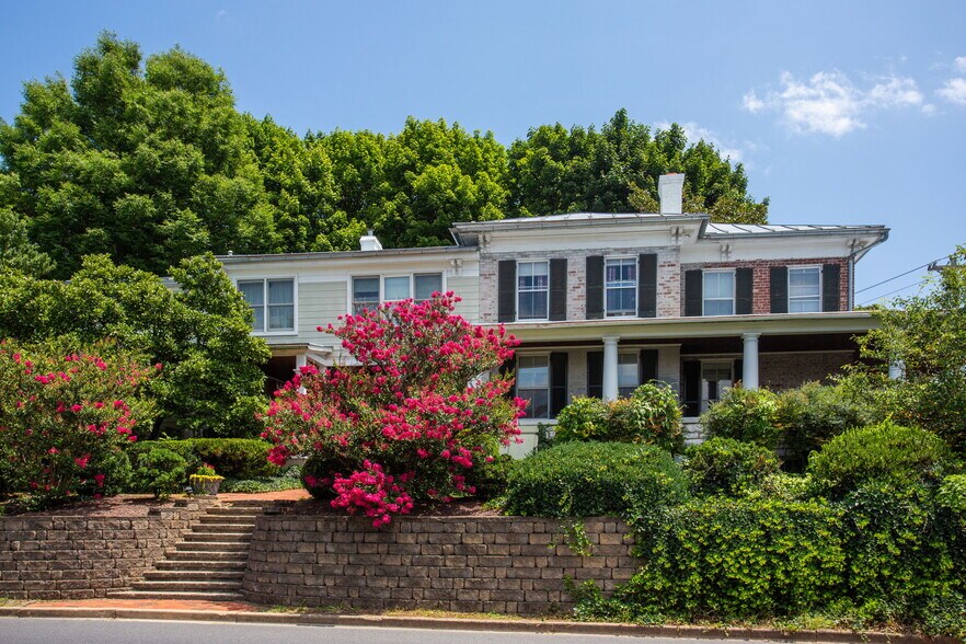 More Photos Of 510 E Market St, Harrisonburg General Retail For Sale