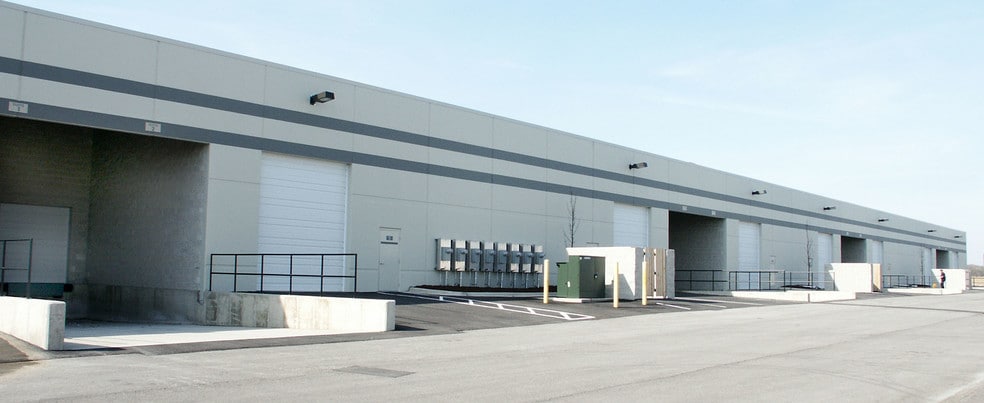 More Photos Of 1380 Gateway Dr, Elgin Light Distribution For Lease