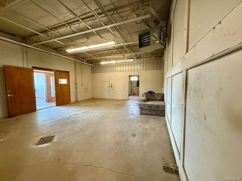 More Photos Of 8555 Packard Rd, Niagara Falls Warehouse For Lease