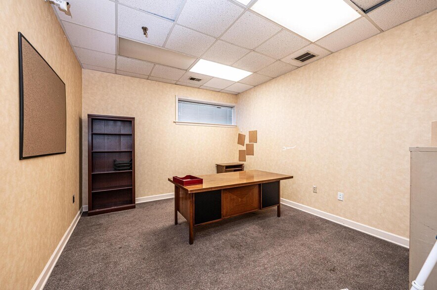 More Photos Of 106 Somerset Dr, Conover Manufacturing For Lease