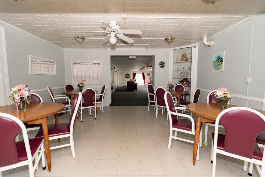 More Photos Of 8 Jennifer Dr, Merrimack Flex For Sale