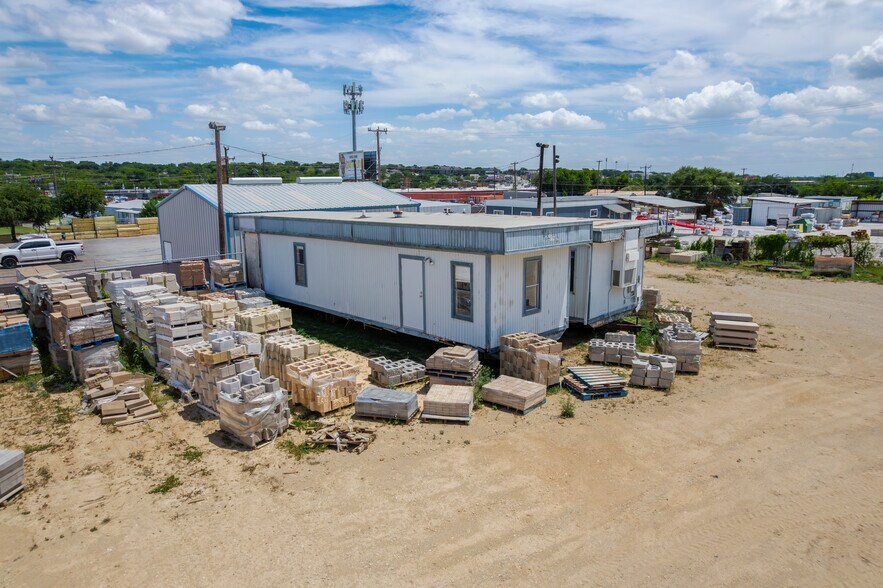 More Photos Of 4350 Naco Pass, San Antonio Service For Sale