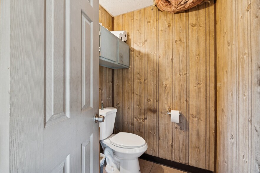 More Photos Of 1220 W 19th St, Panama City Auto Repair For Sale
