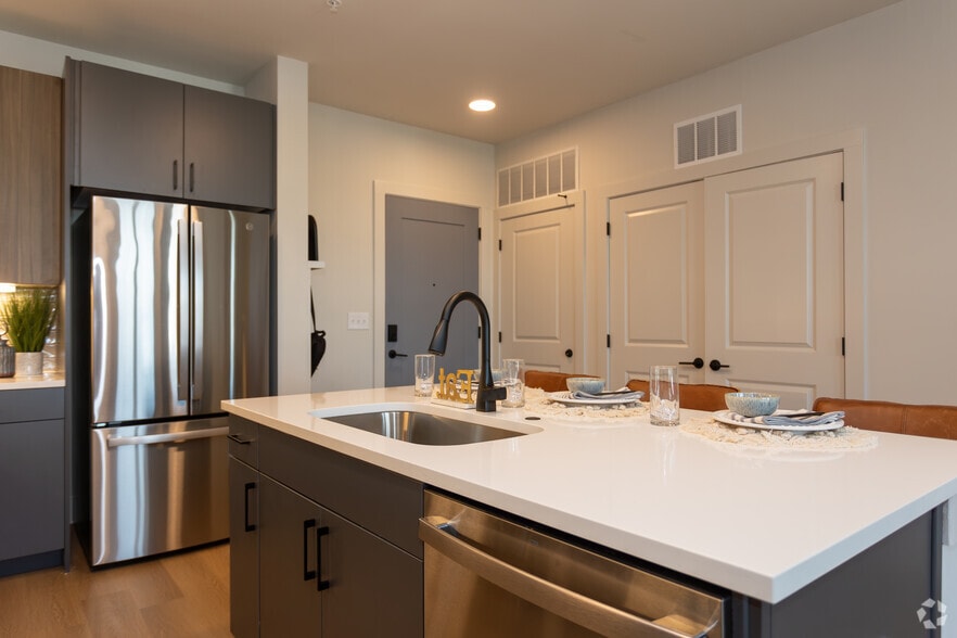 More Photos Of 930 W Mallard Creek Church Rd, Charlotte Apartments For Lease