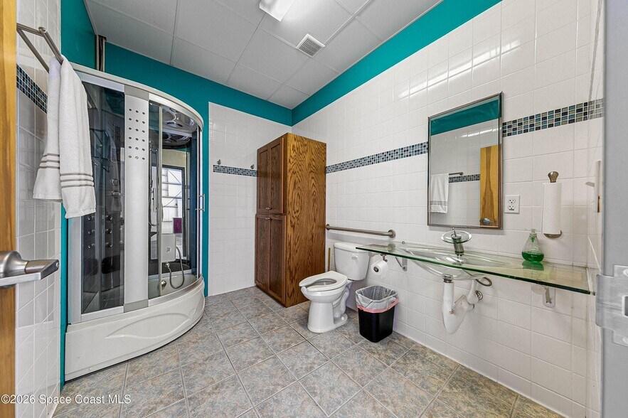 More Photos Of 805 Tower Access Rd, Melbourne Airplane Hangar For Sale