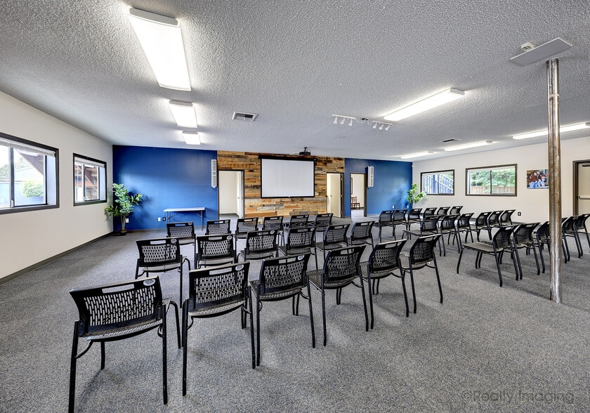 More Photos Of 18390 SW Farmington Rd, Aloha Religious Facility For Sale