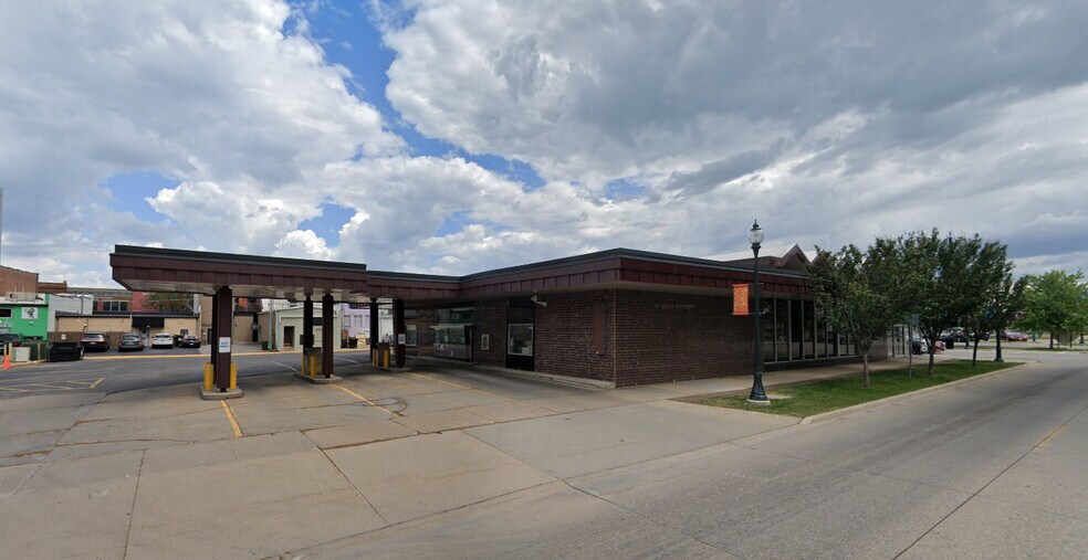 More Photos Of 222 Washington St, Cedar Falls Bank For Sale