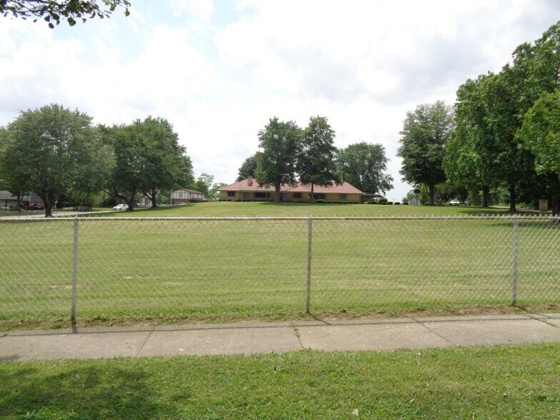 More Photos Of 4911 N Bend Rd, Cincinnati Office Residential For Sale