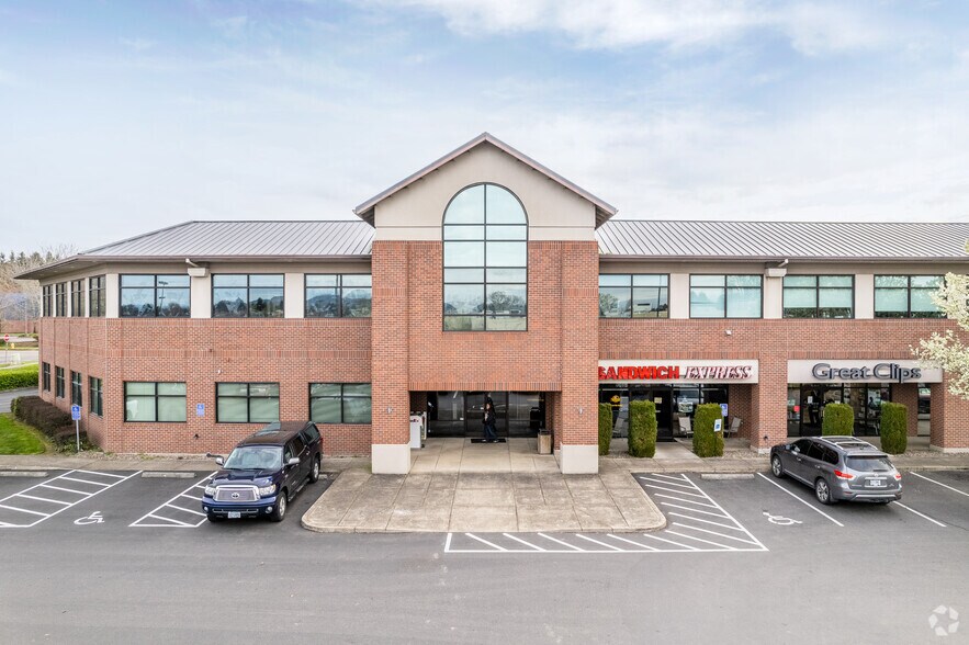 More Photos Of 901 N Brutscher St, Newberg Loft Creative Space For Lease