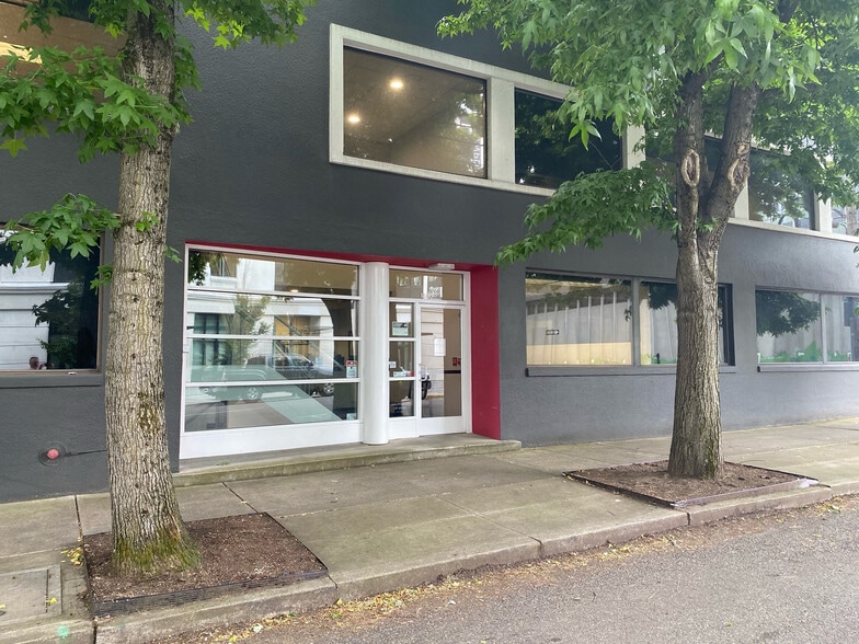 Primary Photo Of 1530 SW Taylor St, Portland Office For Lease