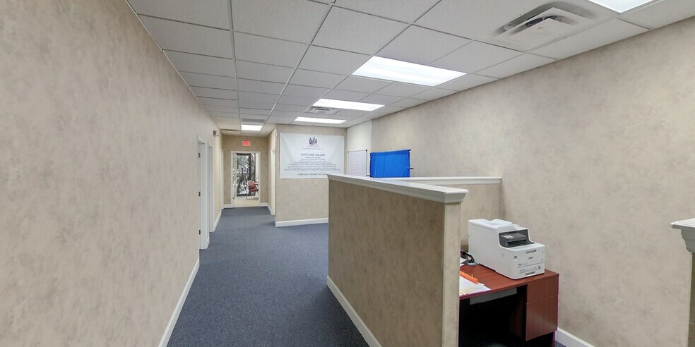 More Photos Of 5610 Fort Caroline Rd, Jacksonville Medical For Lease
