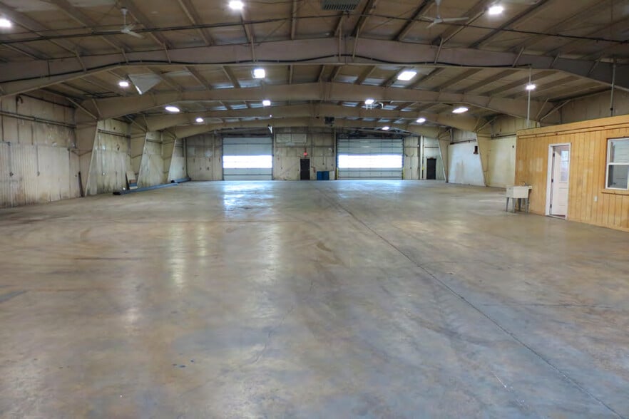 More Photos Of 25 Hess Rd, Leola Manufacturing For Lease