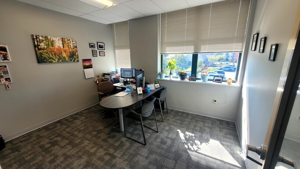 More Photos Of 11 Bowdoin Mill Is, Topsham Office For Lease