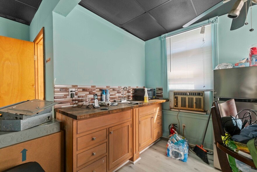 More Photos Of 5447 Belair Rd, Baltimore Storefront Retail Office For Sale