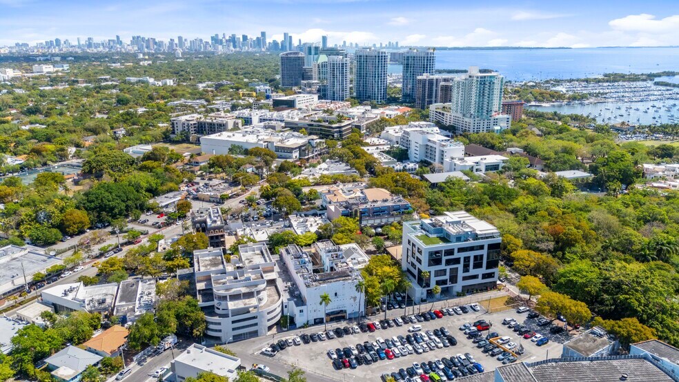 More Photos Of 3120-3138 Commodore Plz, Coconut Grove General Retail For Sale