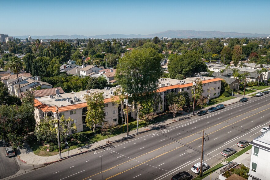 More Photos Of 6121 Woodman Ave, Van Nuys Apartments For Sale
