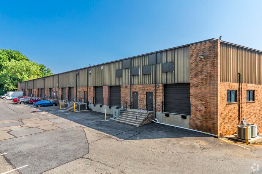 More Photos Of 11910 Parklawn Dr, Rockville Flex For Lease