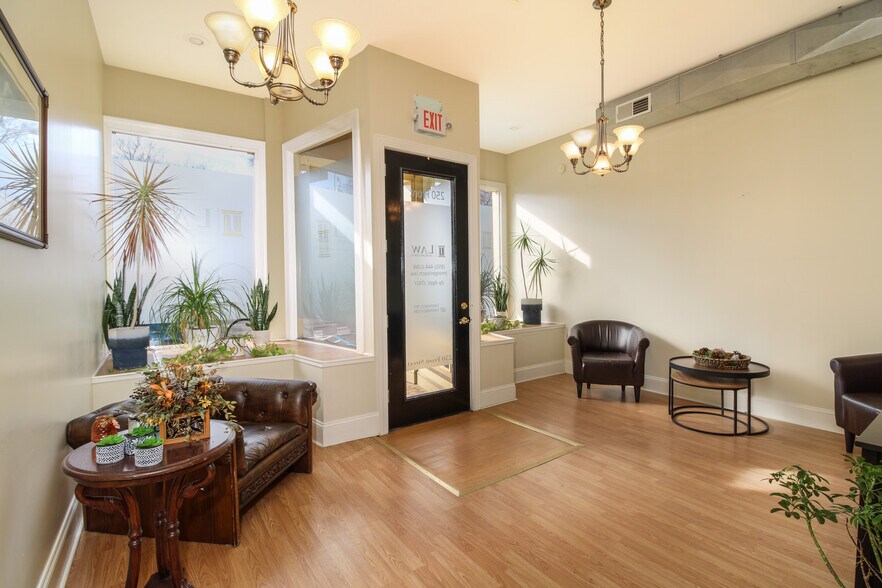 More Photos Of , Marietta General Retail For Sale