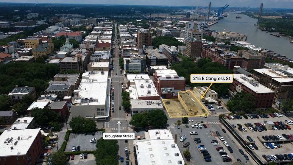 More Photos Of 215 E Congress St, Savannah Storefront For Lease