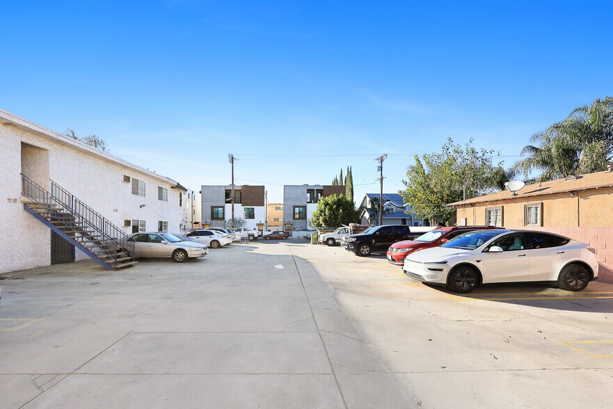 More Photos Of 15865 Vanowen St, Van Nuys Apartments For Sale