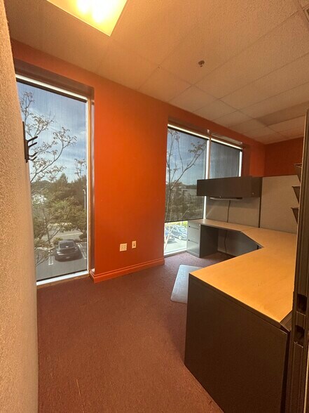 More Photos Of 28294-28310 Constellation Rd, Valencia Light Distribution For Sale