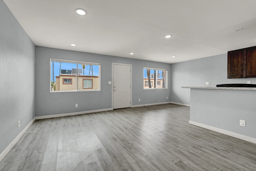 More Photos Of 521 Calcaterra Cir, Las Vegas Apartments For Sale