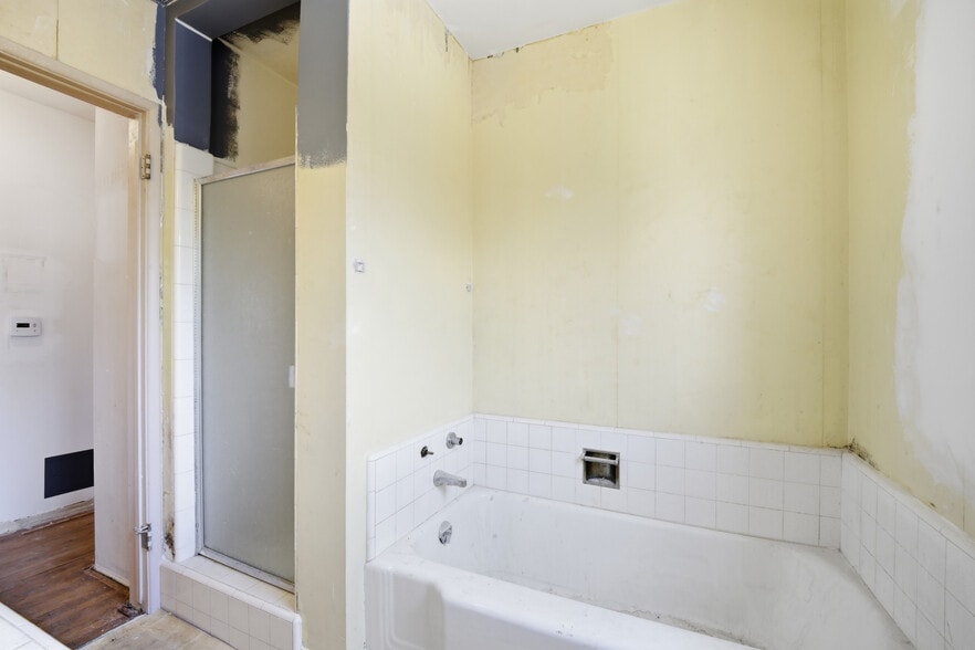 More Photos Of 915 W Olive Ave, Burbank Office For Sale