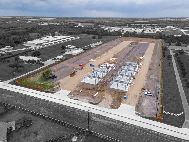 More Photos Of 10446 County Road 484 rd, Lavon Warehouse For Lease