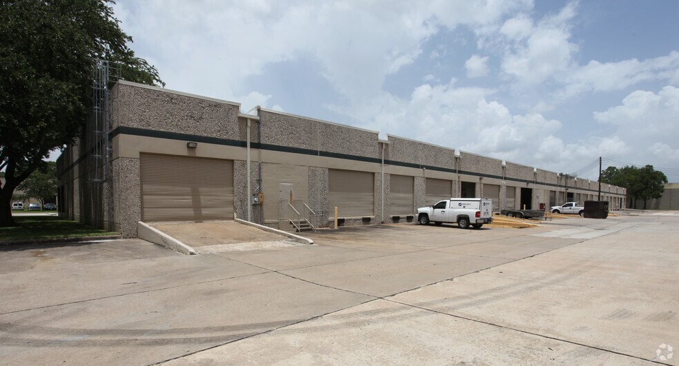 More Photos Of 4545 Pine Timbers St, Houston Unknown For Lease