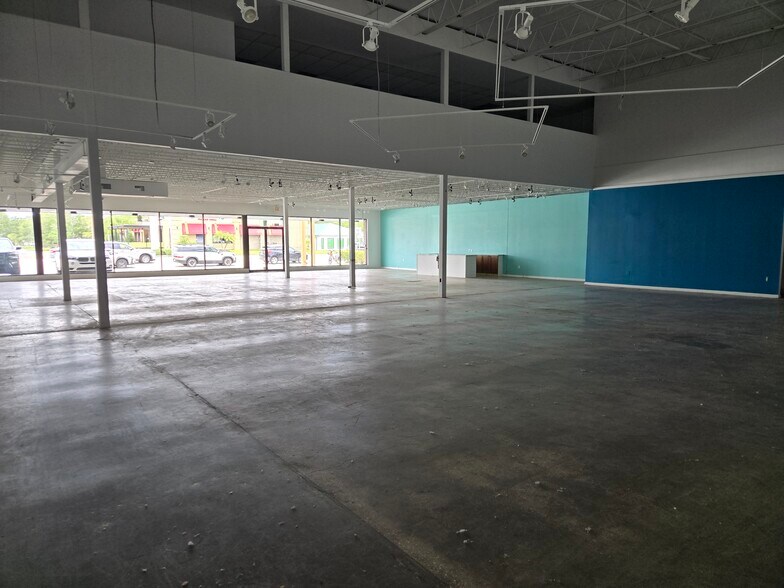 More Photos Of 625 N Dale Mabry Hwy, Tampa Freestanding For Lease