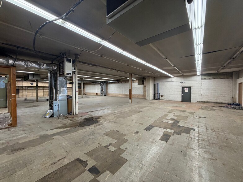 More Photos Of 221 Cherry Ave NE, Canton Distribution For Lease