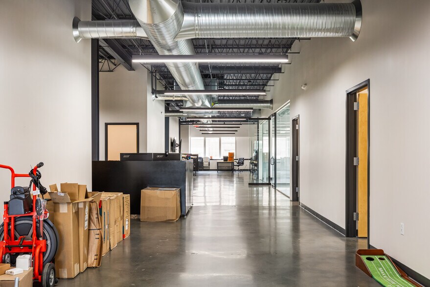 More Photos Of 1217 W 12th St, Kansas City Flex For Lease