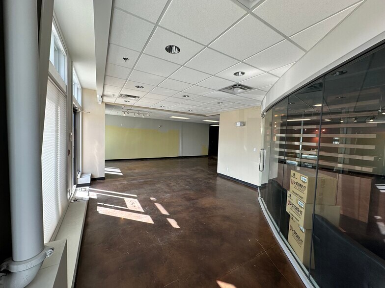 More Photos Of 2328 Ellwood Dr SW, Edmonton Specialty For Lease