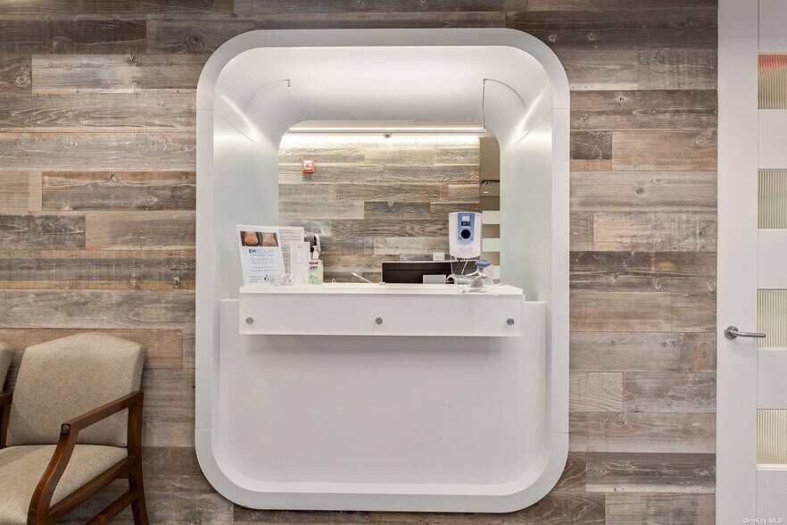 More Photos Of 775 Park Ave, Huntington Medical For Lease