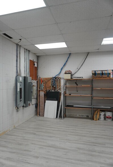 More Photos Of 4809-4817 E Douglas Ave, Wichita Storefront Retail Office For Lease