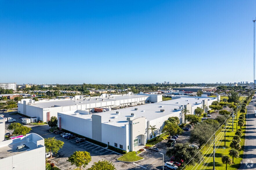 More Photos Of 3860-3890 Pembroke Rd, Hollywood Warehouse For Lease