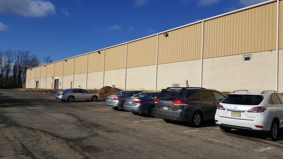 More Photos Of 200 Park Ave, Warminster Township Warehouse For Lease
